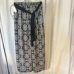 Elegant Black & White Patterned wide leg pant elastic waist belted beach travel